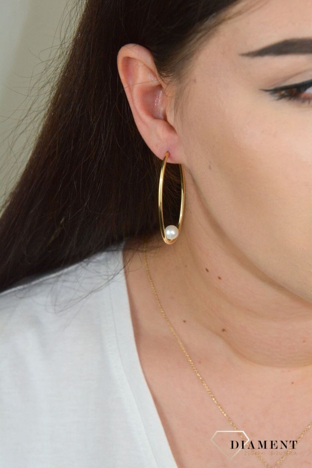 Złote kolczyki owalne koła Samotna Perła  DIA-KLC-LB US-1--585. Kolczyki koła zostały ozdobione perełką. Ich kształt jest uniwersalny.jpg